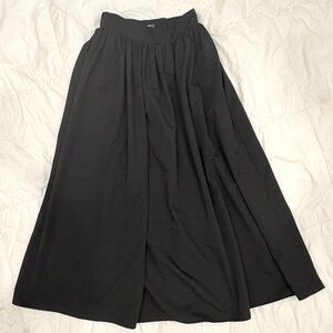 Black Anthropologie gathered elastic waist maxi skirt. Never worn. 36” long